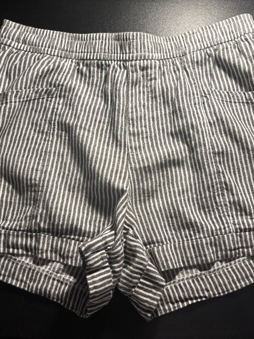 Old Navy Striped Gray and White Linen Cotton 3.25" Inseam Pull-On Shorts SMALL
